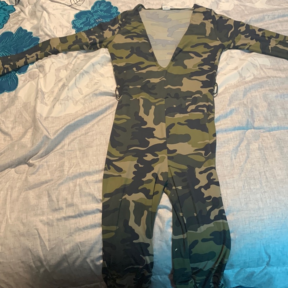 A green camouflage jumper